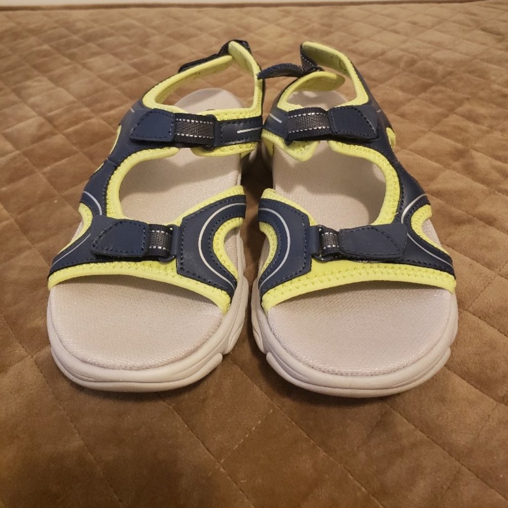 Lightweight walking sandal - woman size 8